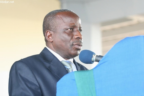 Faux permis de conduire: le ministre Flindé reporte les sanctions